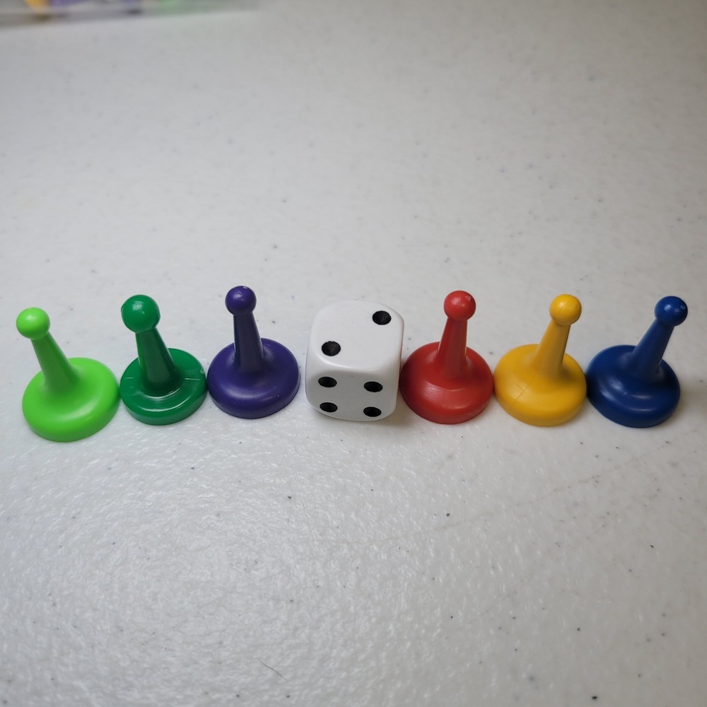 Clue Game Replacement Pieces 6 Plastic Tokens Pawns and 1 Die White Dice